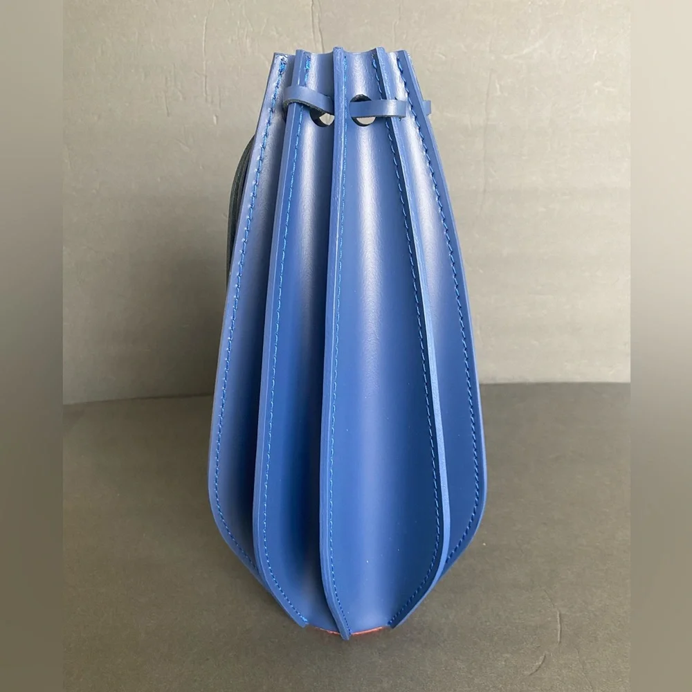 Plisse Airnova Leather Vase - Picture 1 of 7